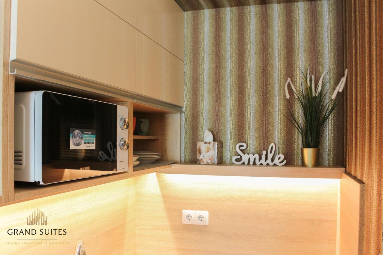 Grand Suites Corvin Budapest Exterior foto