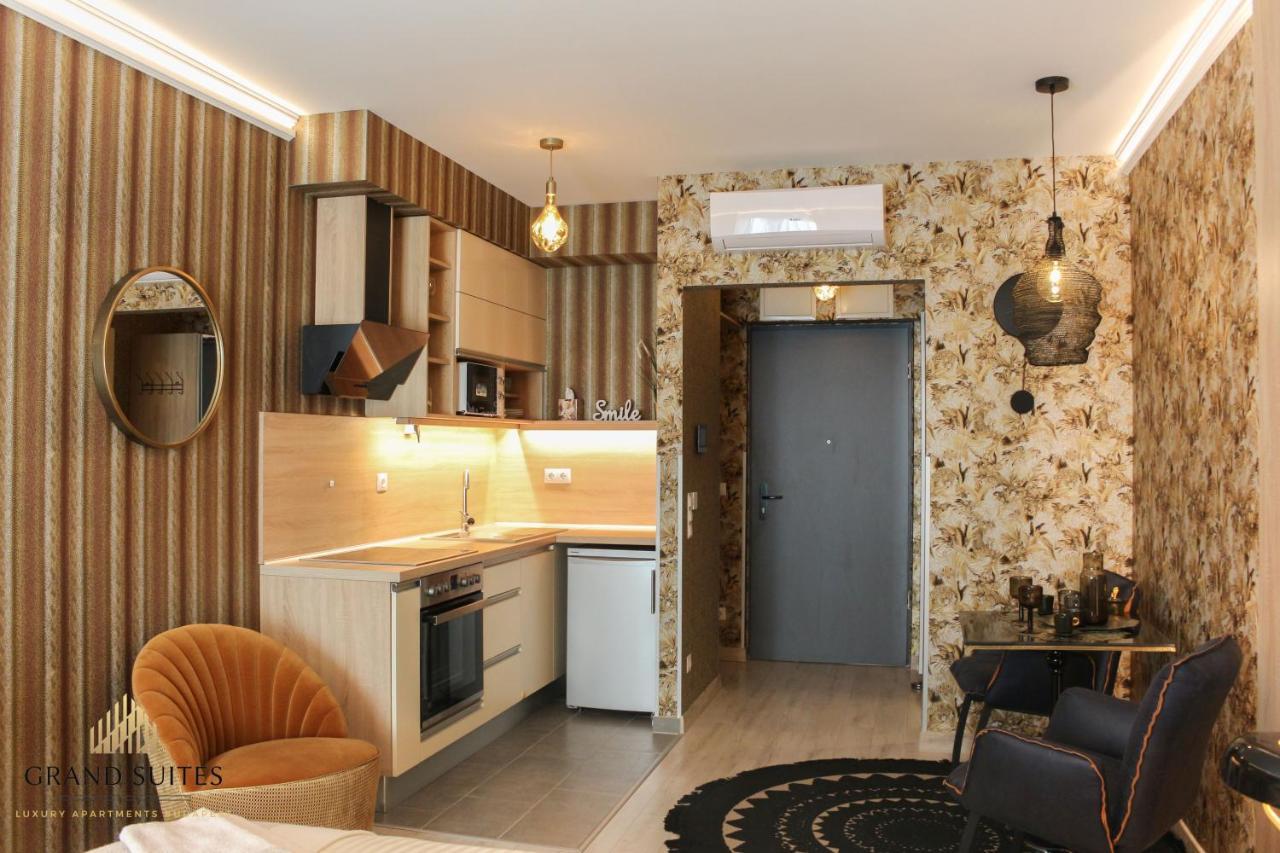 Grand Suites Corvin Budapest Exterior foto