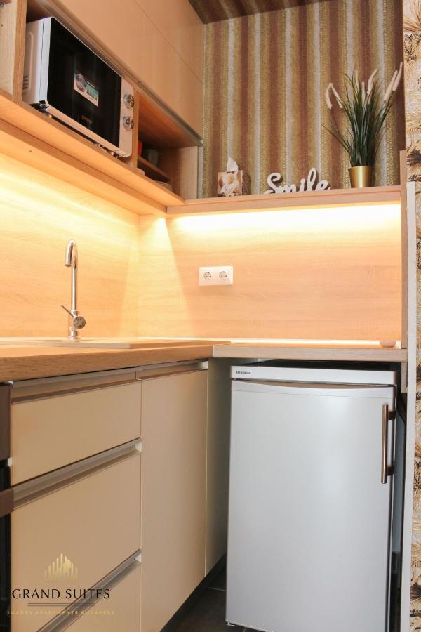 Grand Suites Corvin Budapest Exterior foto