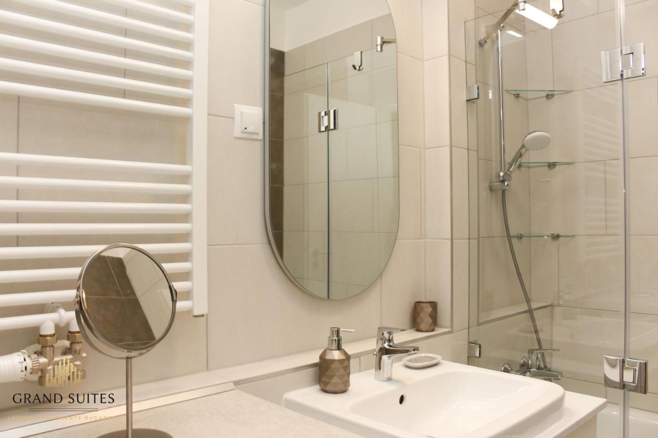 Grand Suites Corvin Budapest Exterior foto