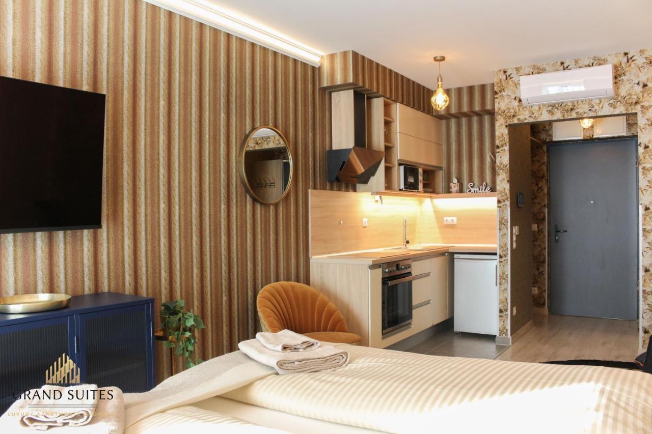 Grand Suites Corvin Budapest Exterior foto